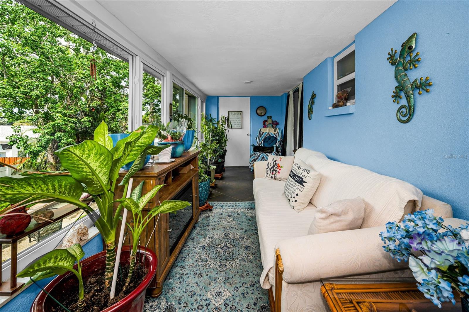 Listing photo id 38 for 9945 47th Avenue N 210