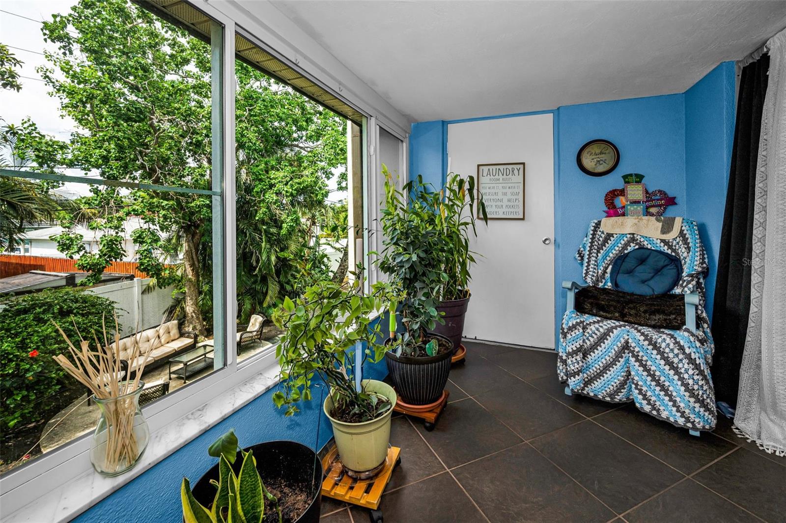 Listing photo id 40 for 9945 47th Avenue N 210