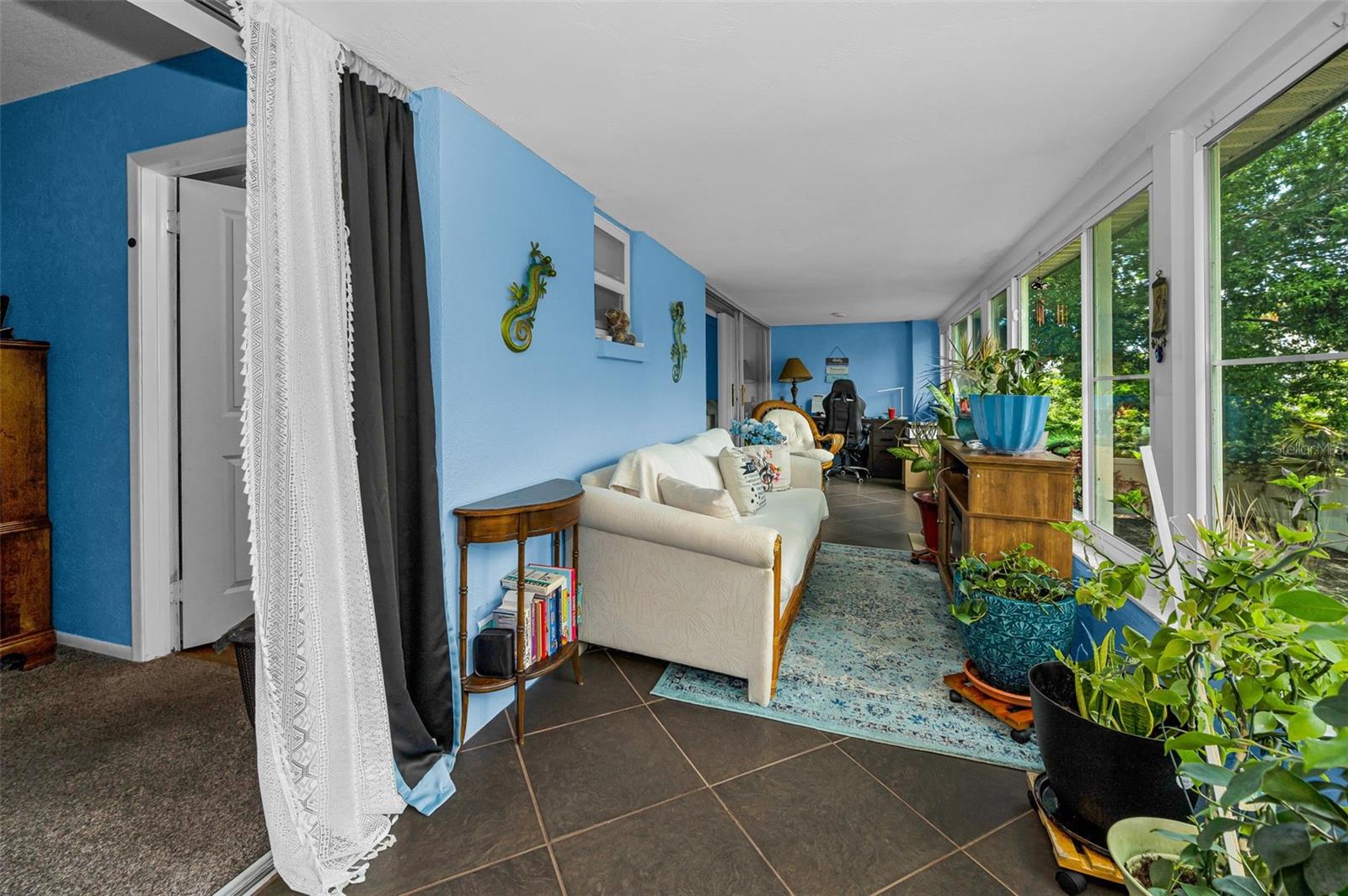 Listing photo id 41 for 9945 47th Avenue N 210