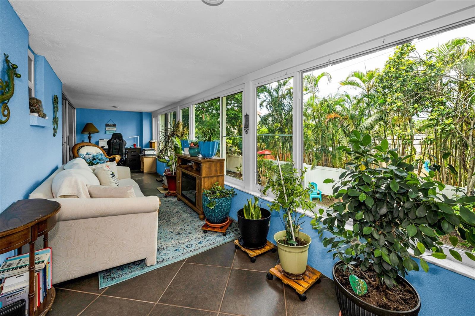Listing photo id 42 for 9945 47th Avenue N 210