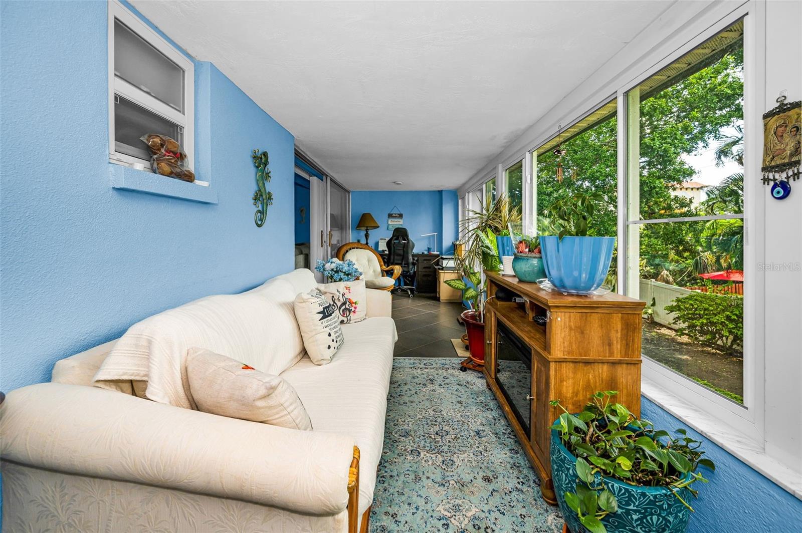 Listing photo id 44 for 9945 47th Avenue N 210