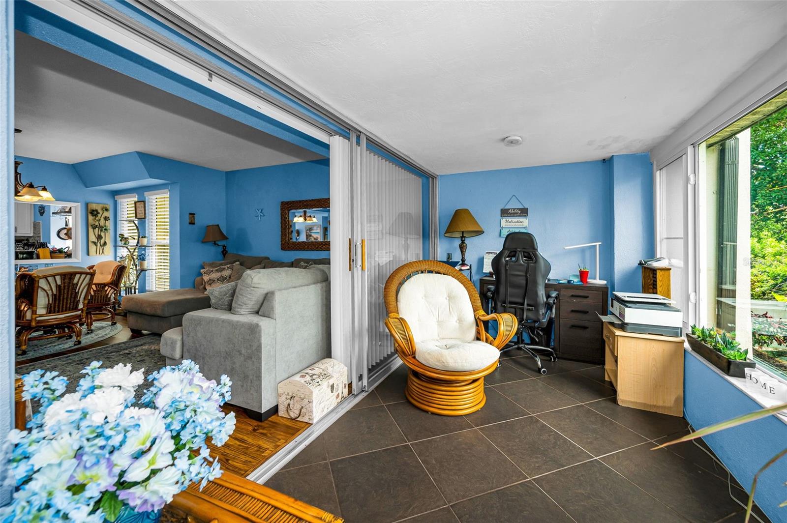 Listing photo id 45 for 9945 47th Avenue N 210