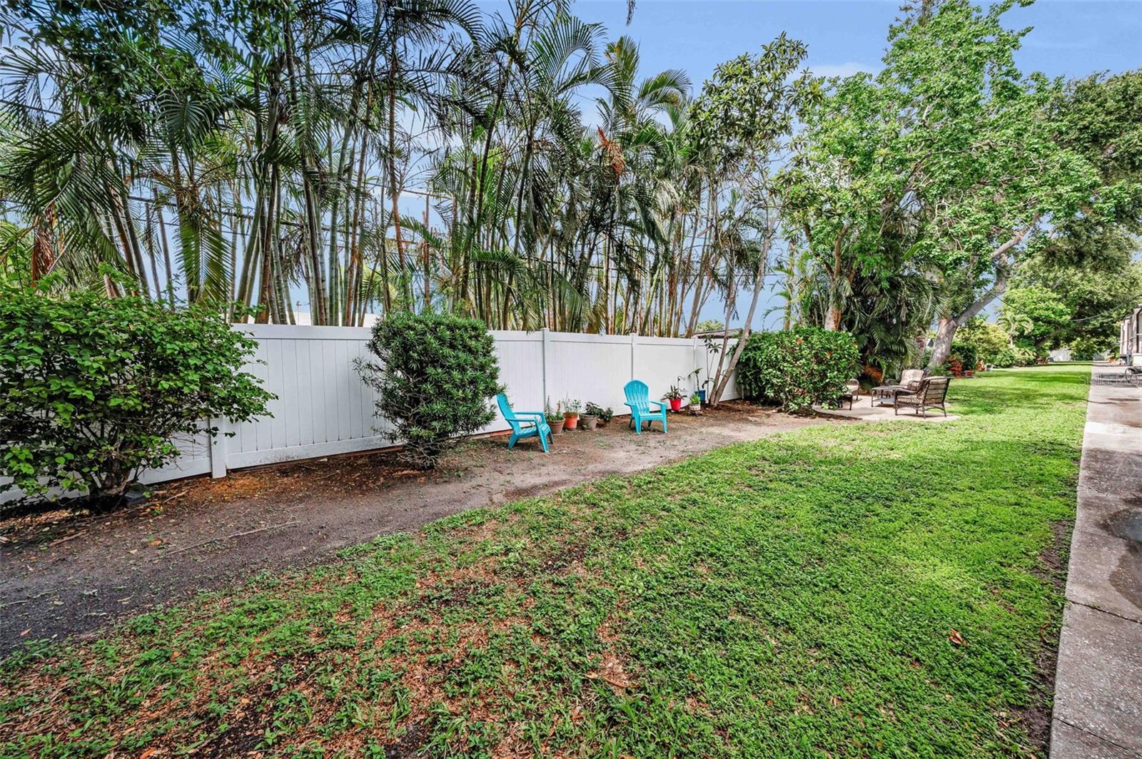 Listing photo id 47 for 9945 47th Avenue N 210