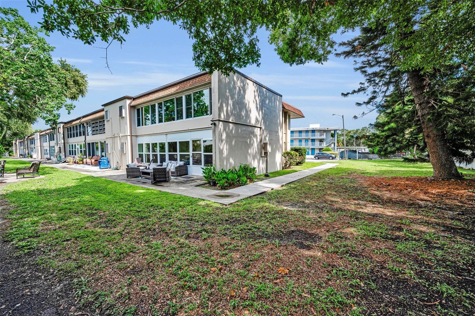 Listing photo id 51 for 9945 47th Avenue N 210