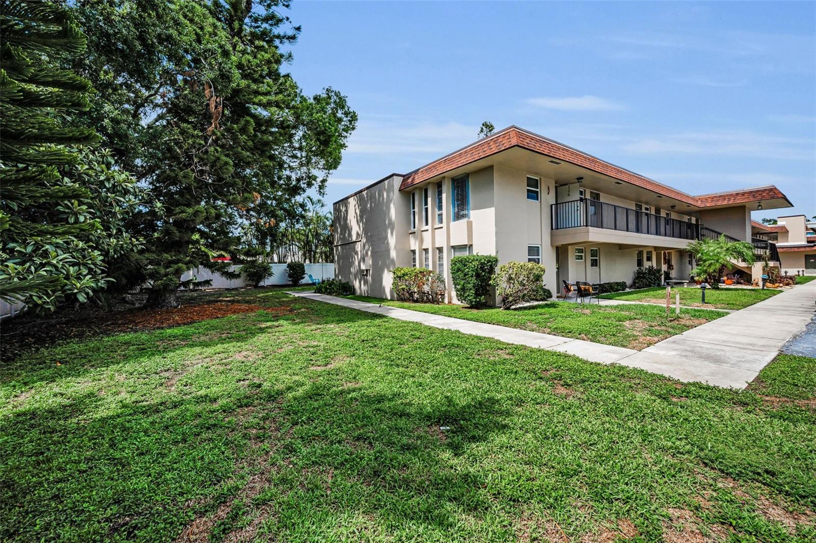 Listing photo id 52 for 9945 47th Avenue N 210