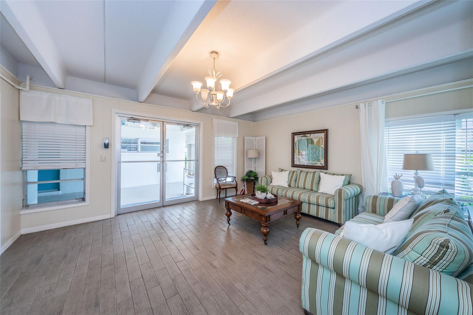 Listing photo id 59 for 9945 47th Avenue N 210