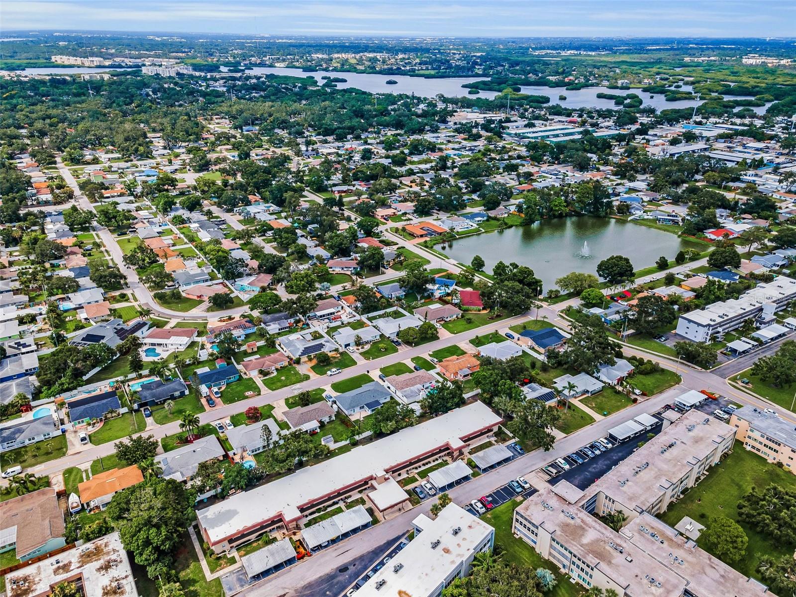 Listing photo id 5 for 9945 47th Avenue N 210