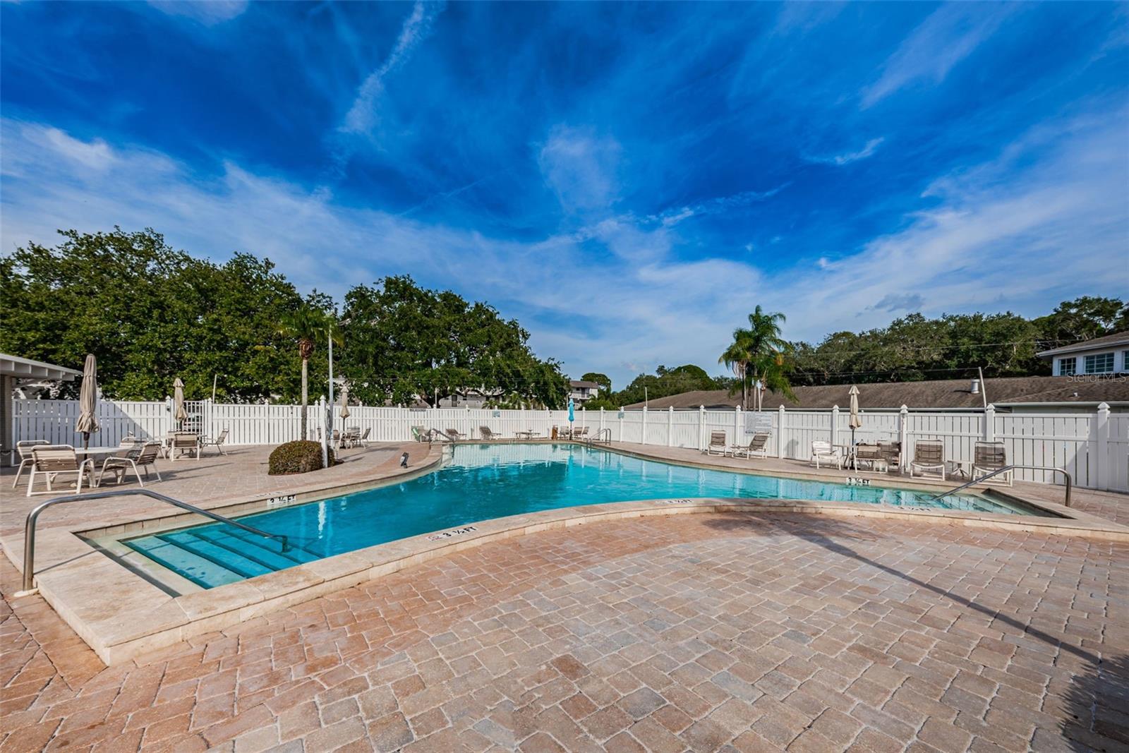 Listing photo id 68 for 9945 47th Avenue N 210