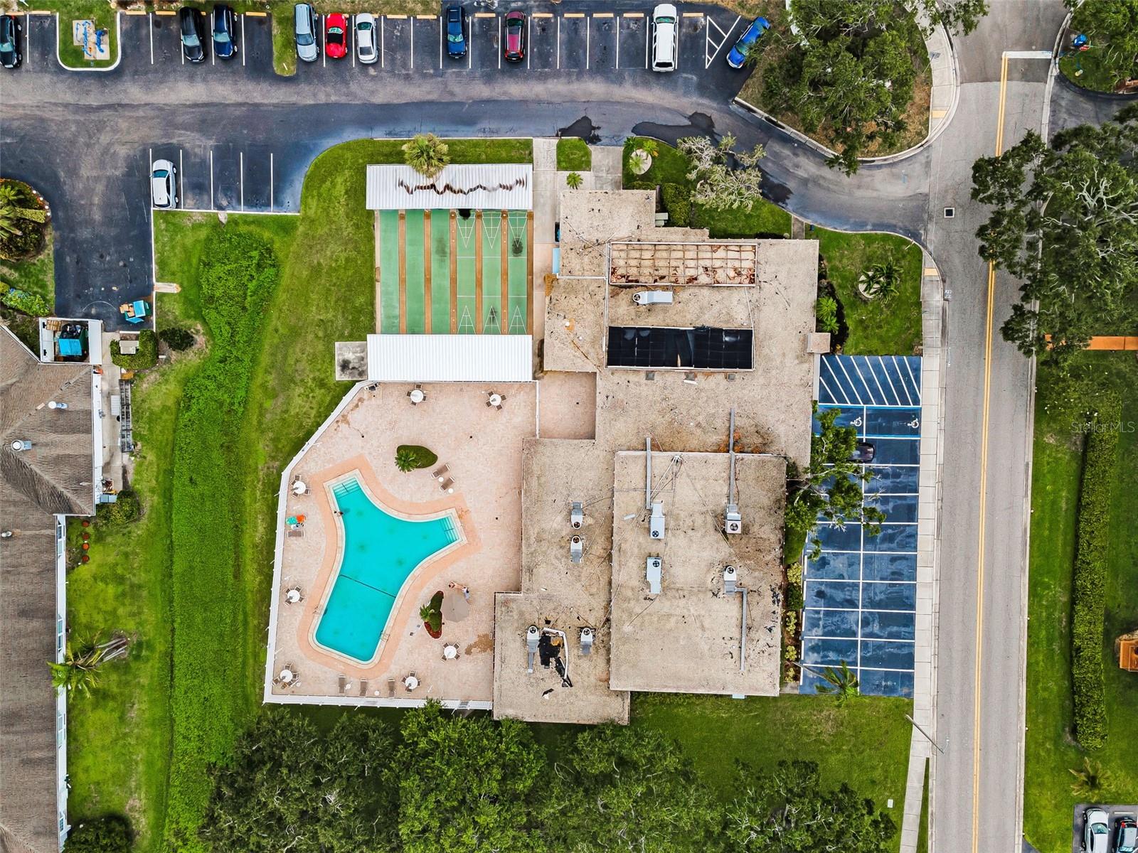 Listing photo id 69 for 9945 47th Avenue N 210