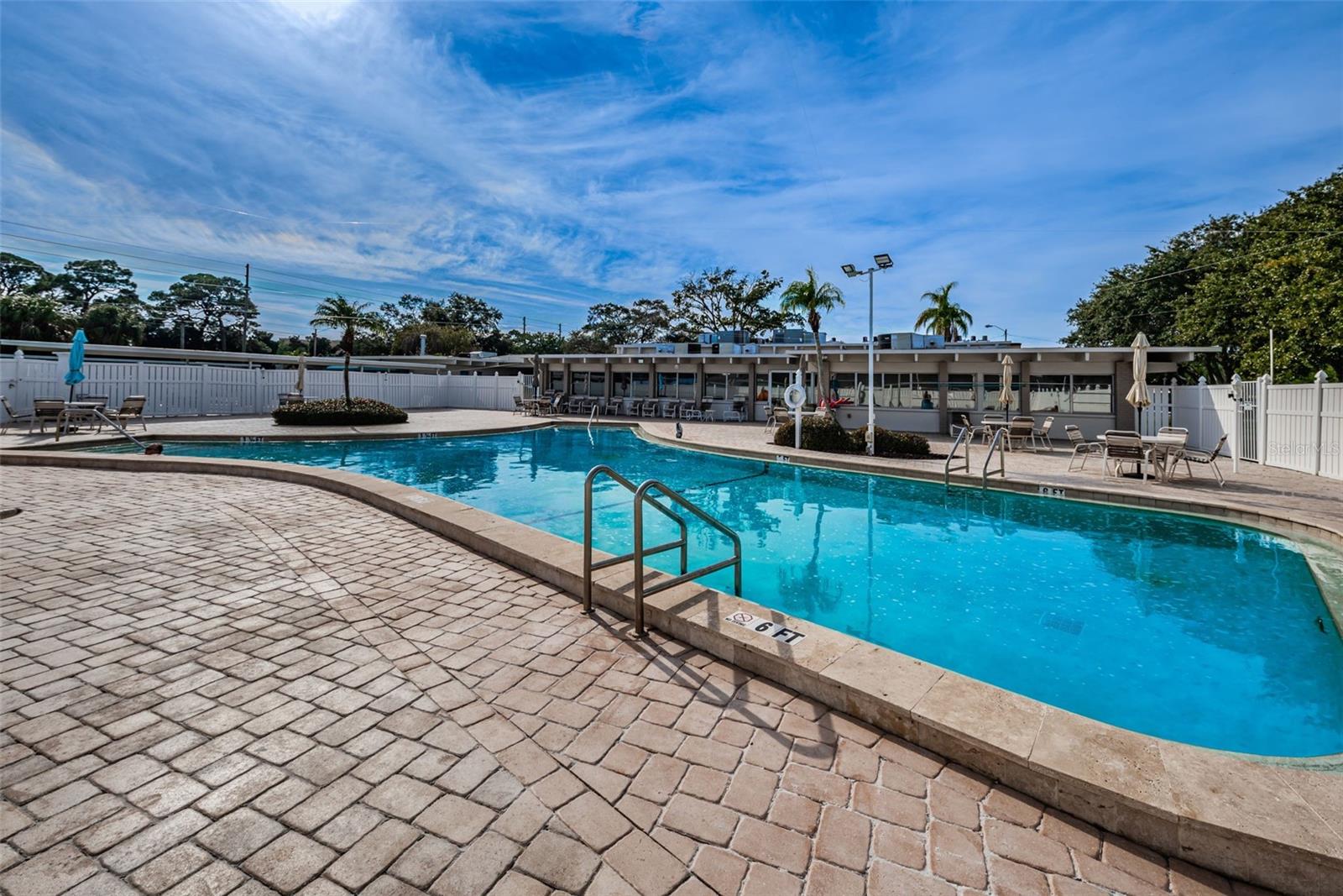 Listing photo id 72 for 9945 47th Avenue N 210