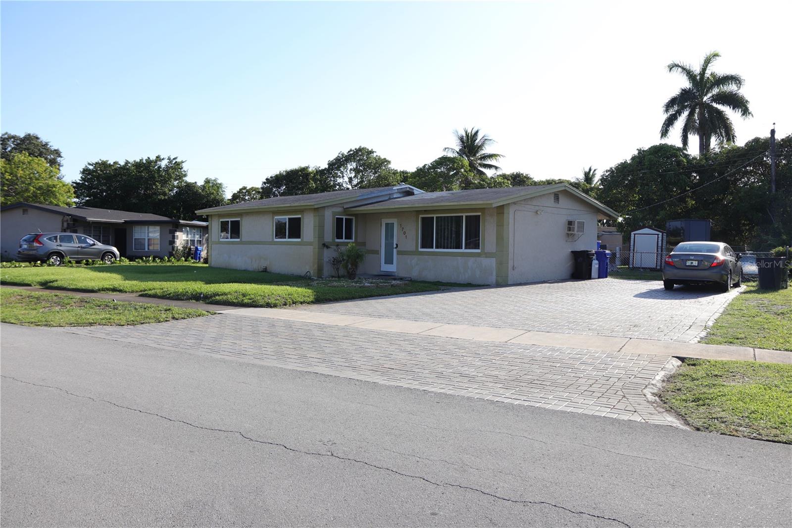 Listing photo id 8 for 1701 10th Avenue