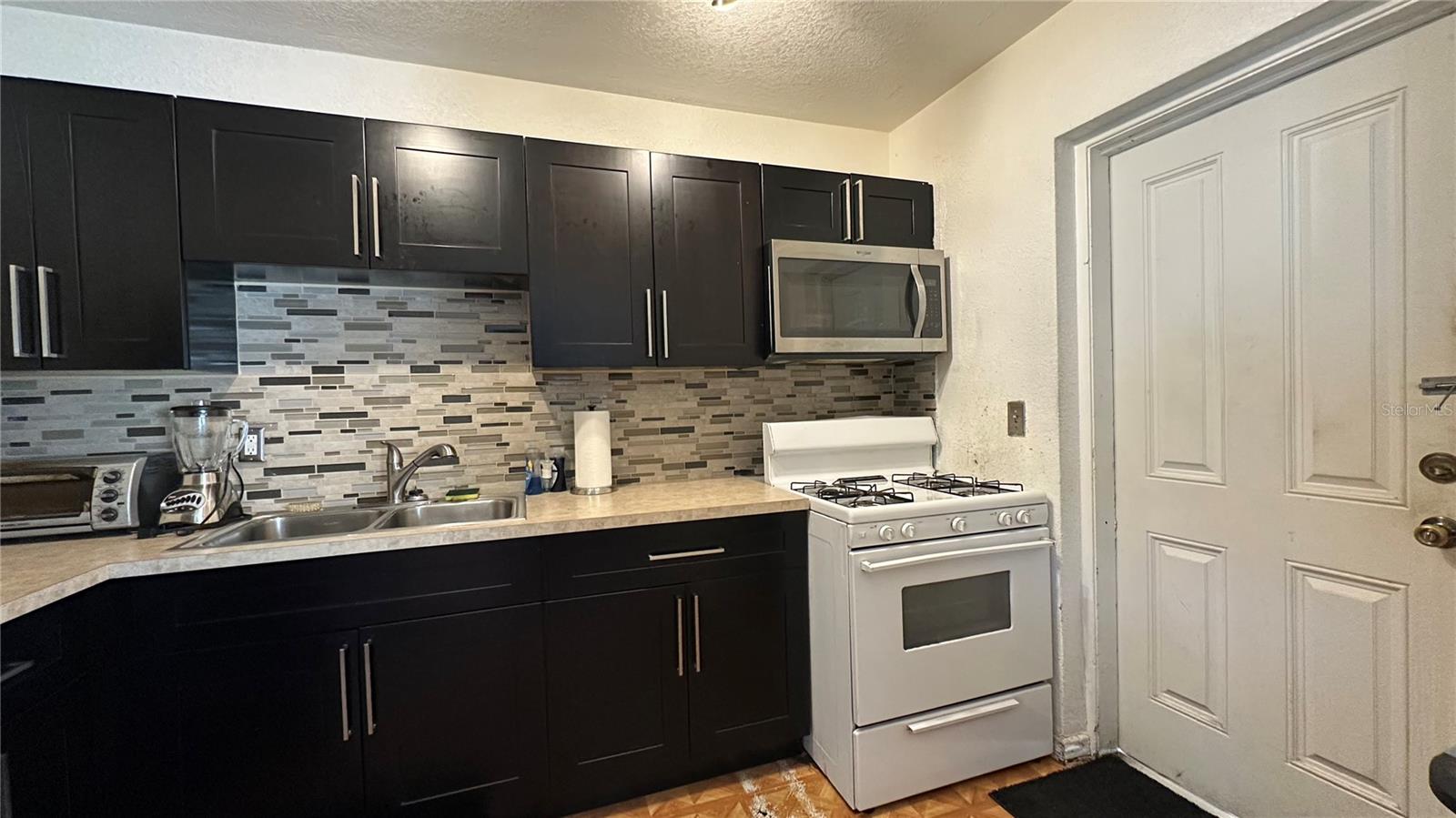 Listing photo id 1 for 1701 10th Avenue