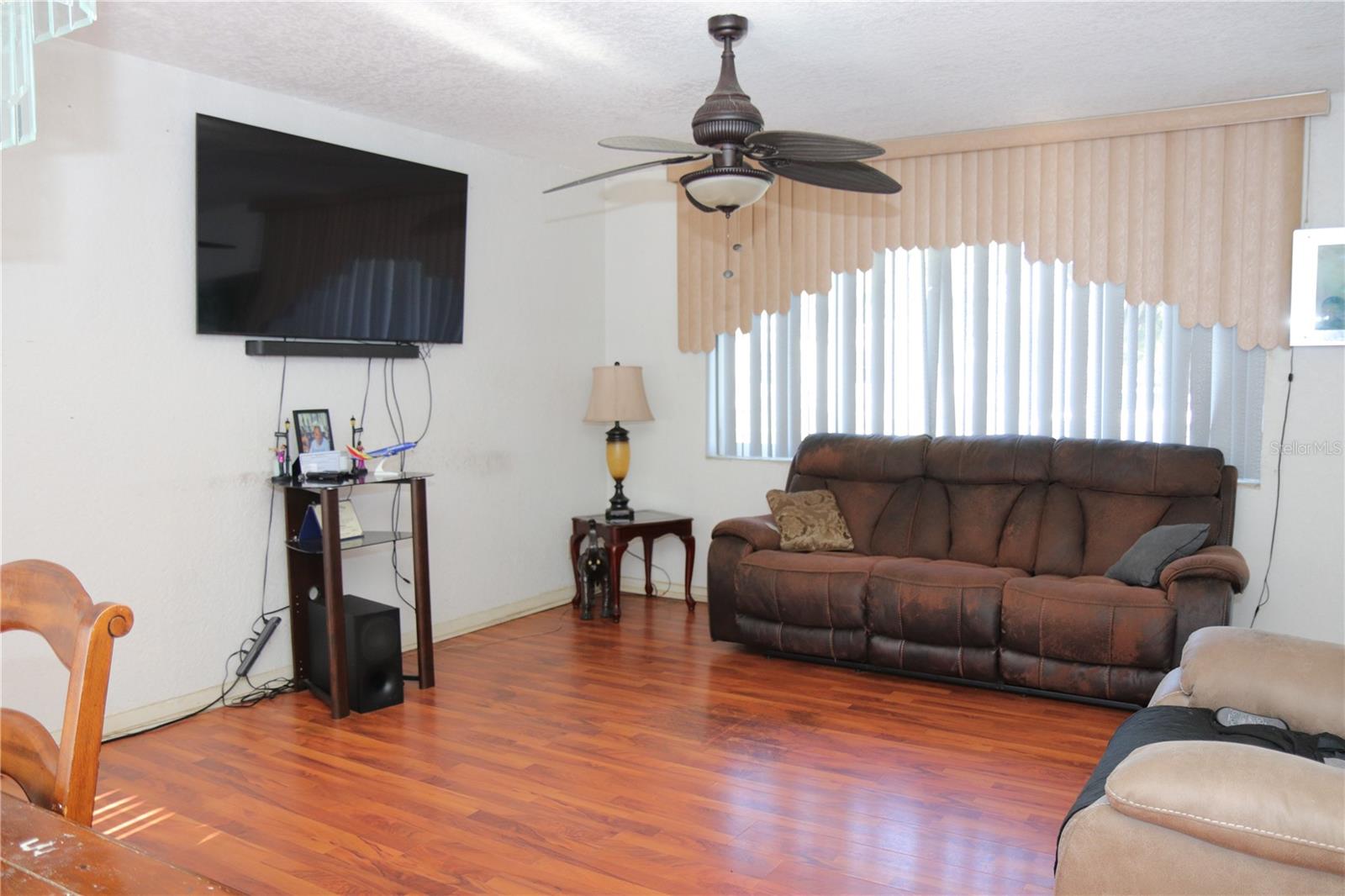 Listing photo id 2 for 1701 10th Avenue