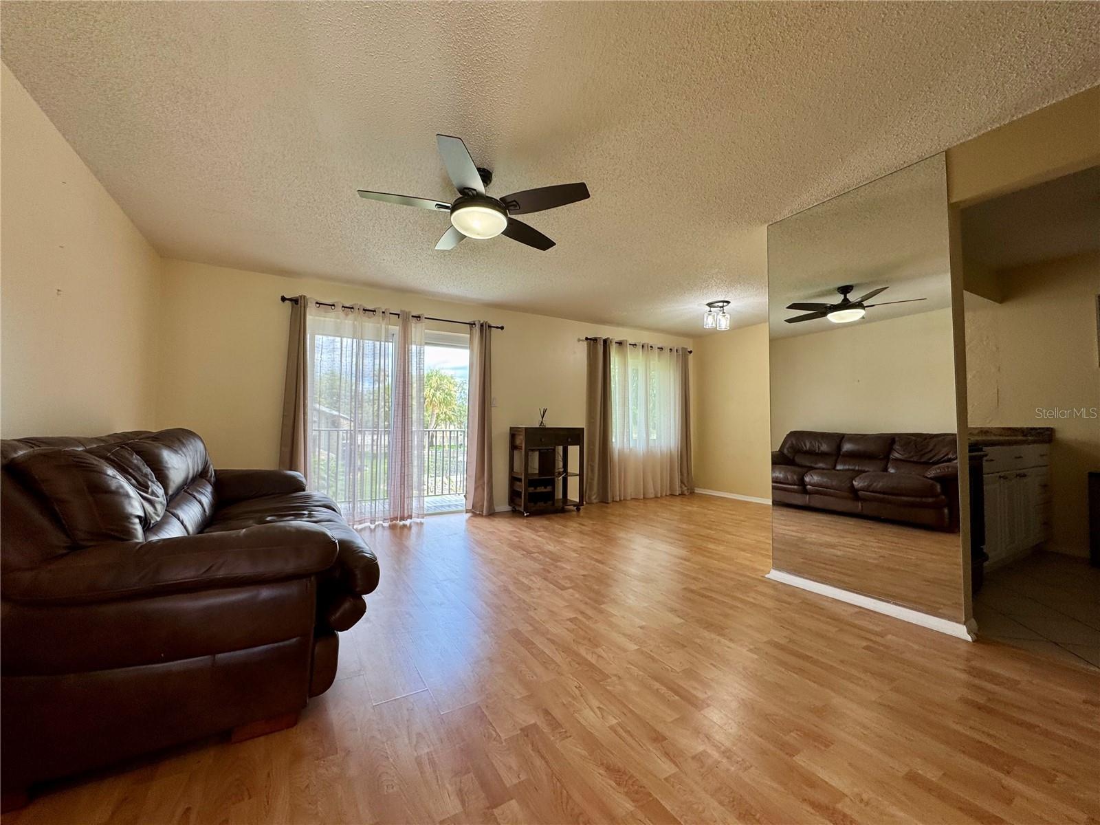 Image 4 of 35 For 4215 Bay Drive 1707c