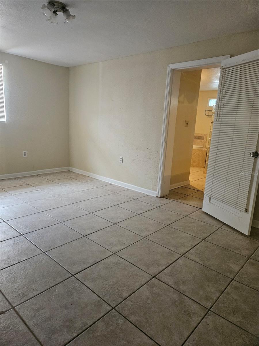 Image 11 of 16 For 4111 La Salle Street