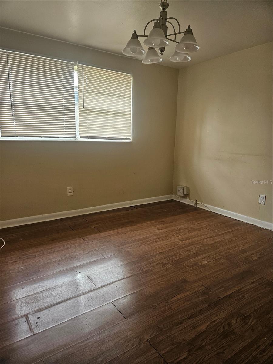 Image 9 of 16 For 4111 La Salle Street