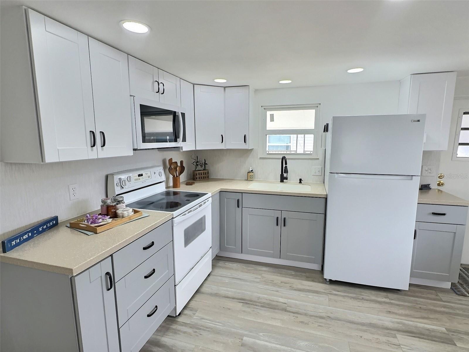 Image 7 of 28 For 14310 Sundial Street