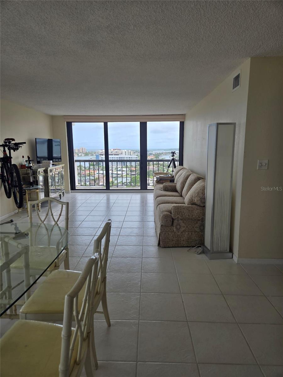 Image 10 of 31 For 400 Island Way 1606