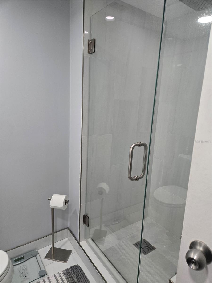 Image 7 of 31 For 400 Island Way 1606