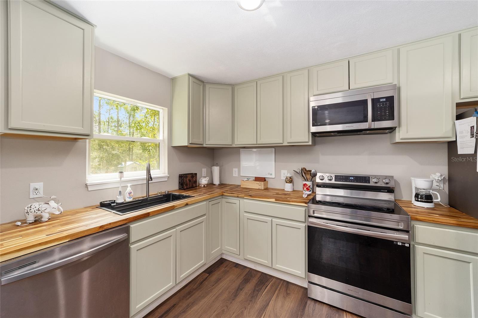 Image 25 of 41 For 191 148th Avenue