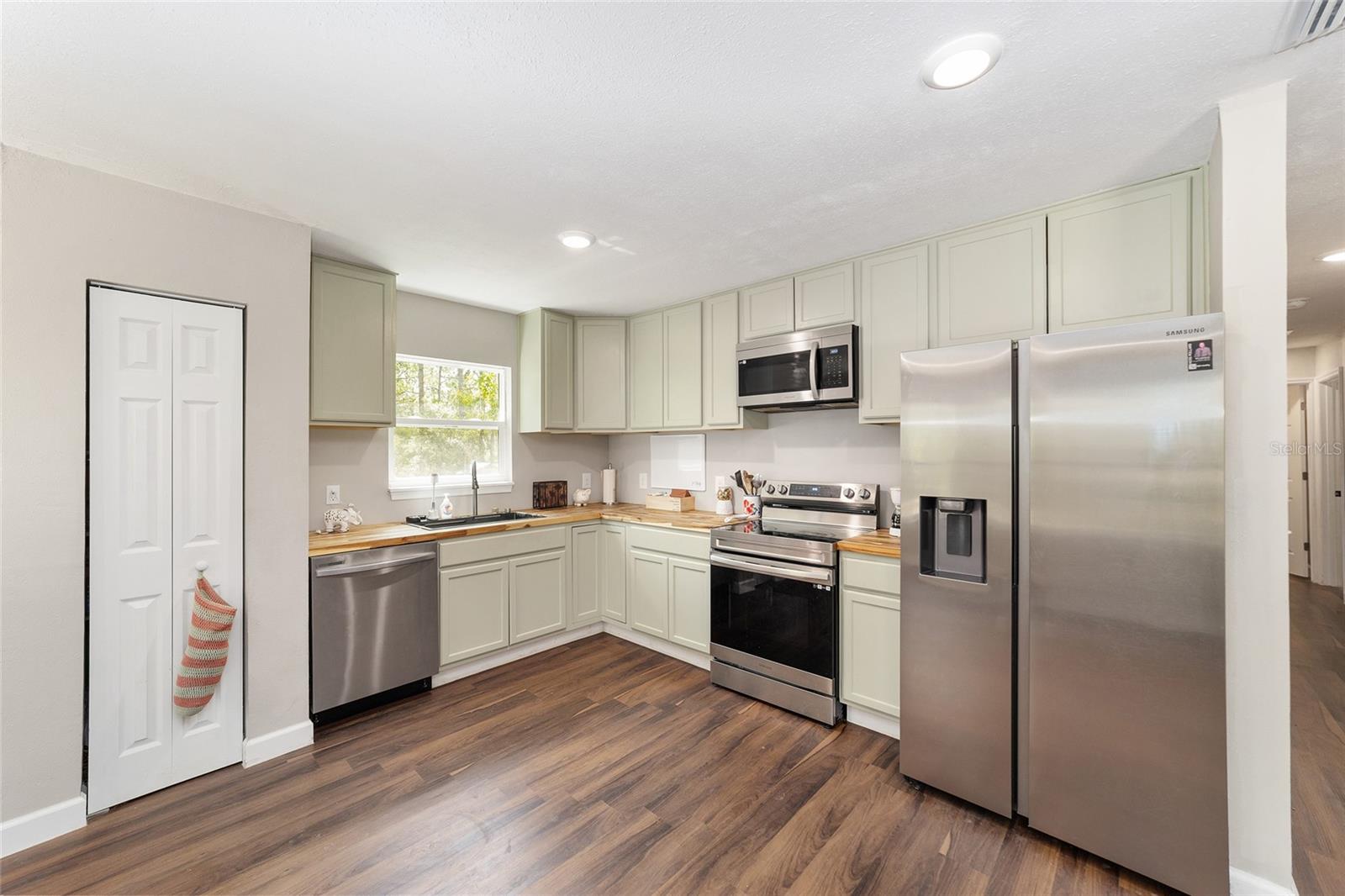 Image 4 of 41 For 191 148th Avenue