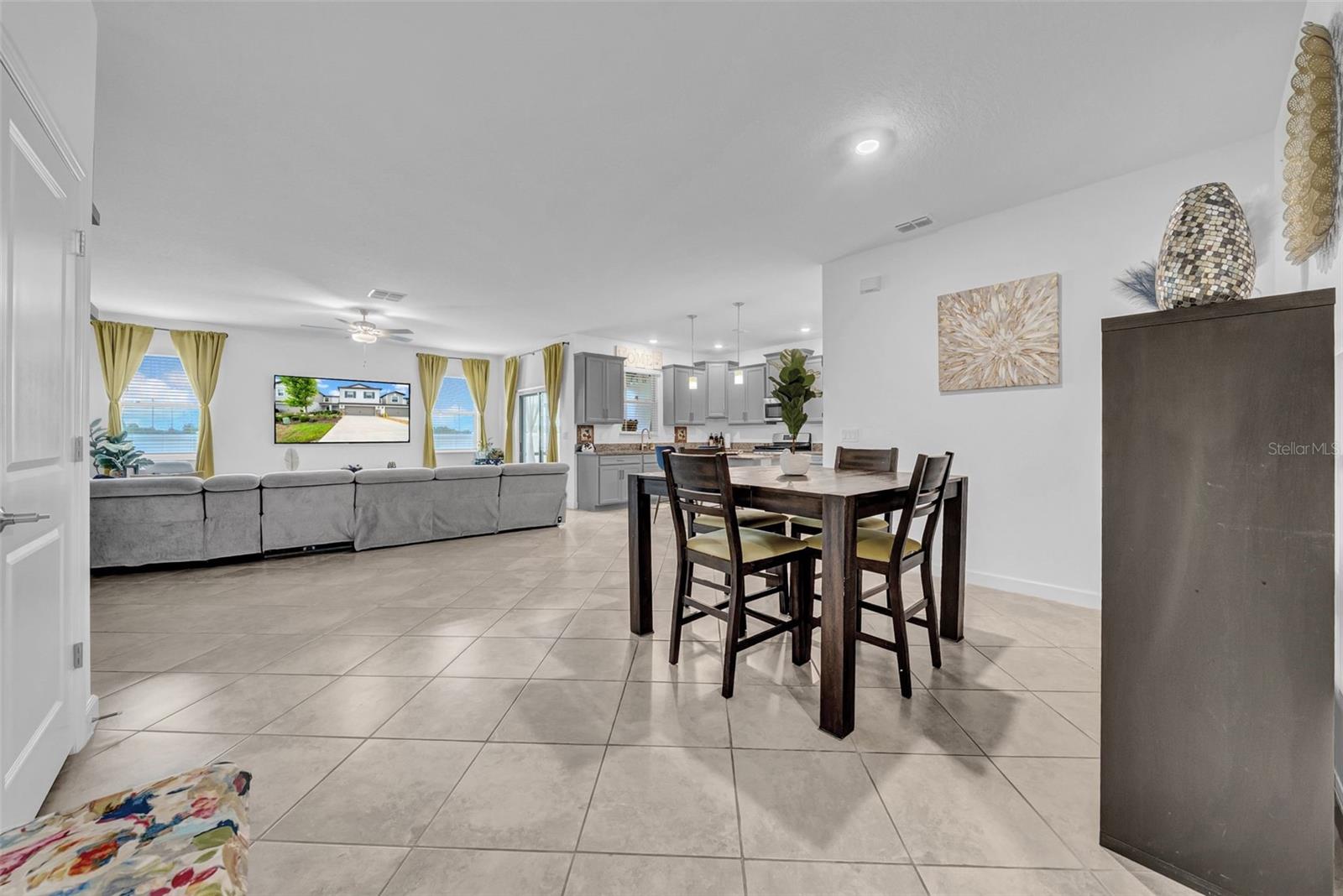 Listing photo id 10 for 3216 Bryant Park Drive