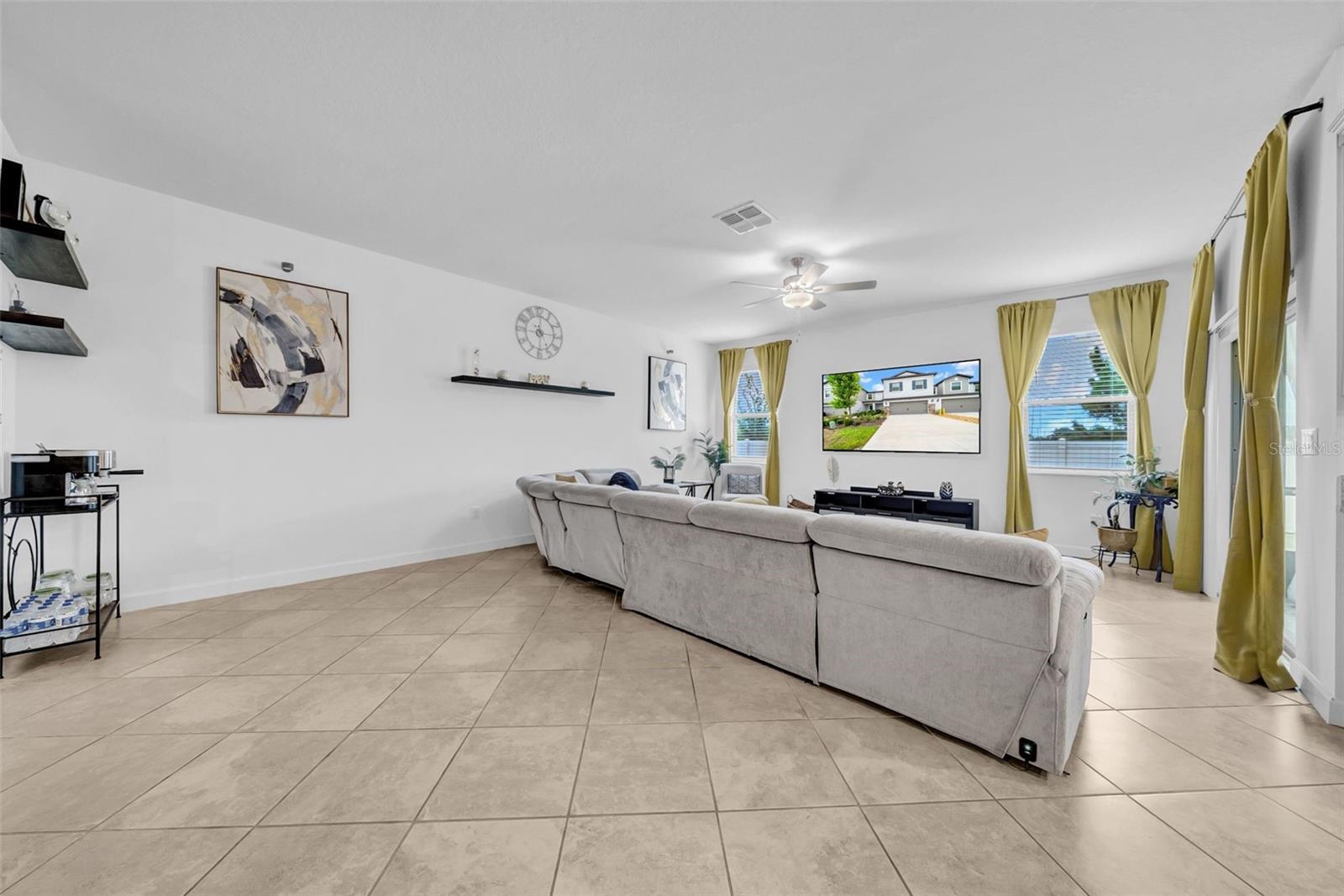 Listing photo id 13 for 3216 Bryant Park Drive
