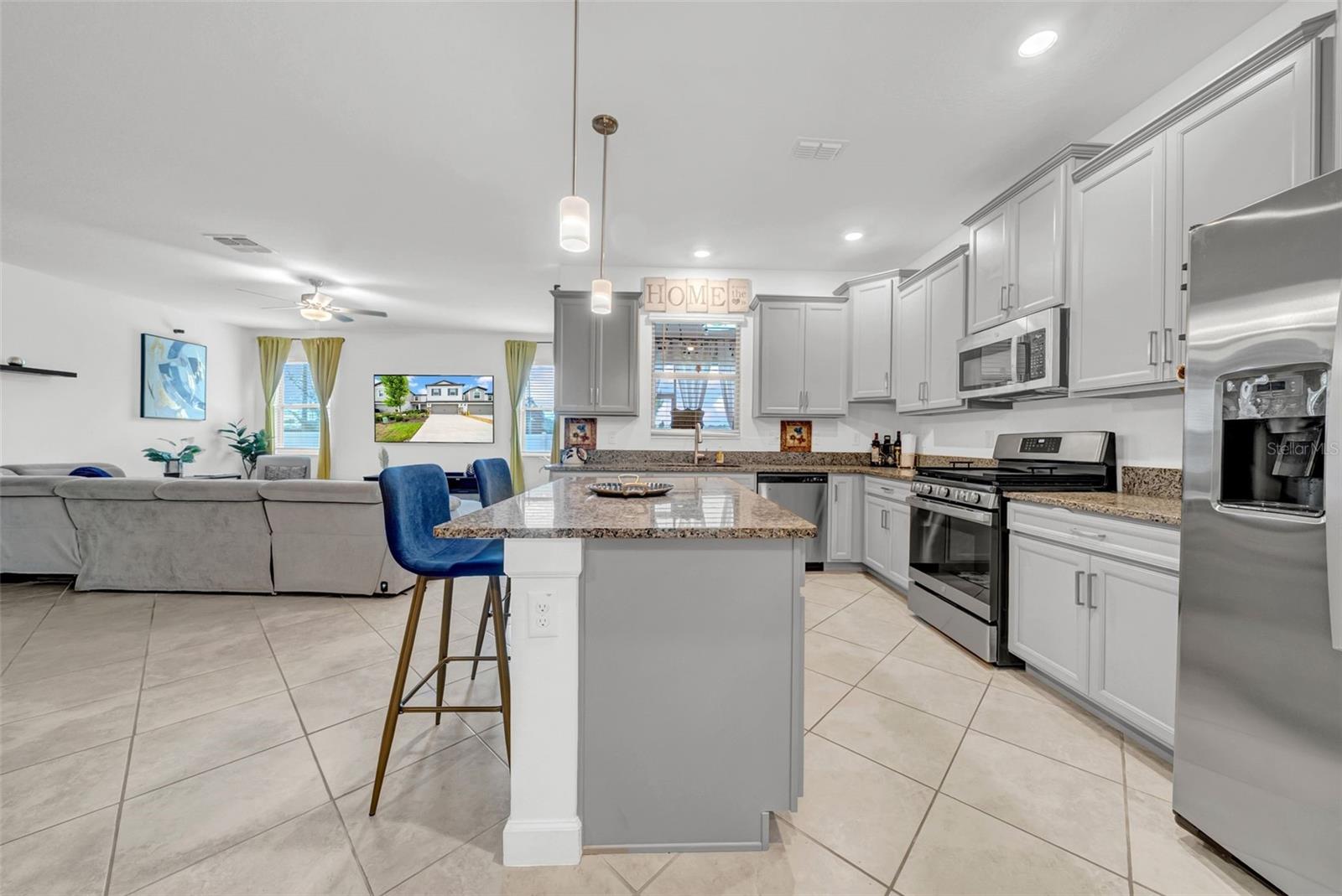 Listing photo id 15 for 3216 Bryant Park Drive