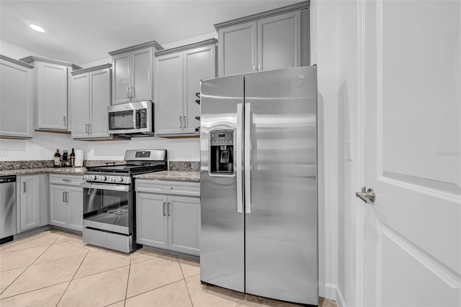 Listing photo id 16 for 3216 Bryant Park Drive