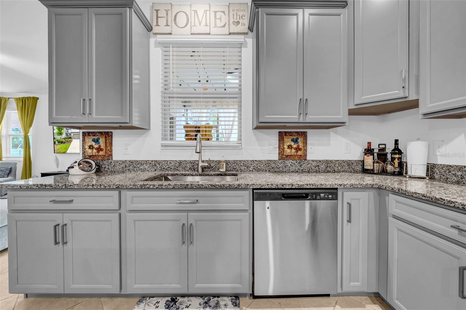 Listing photo id 17 for 3216 Bryant Park Drive