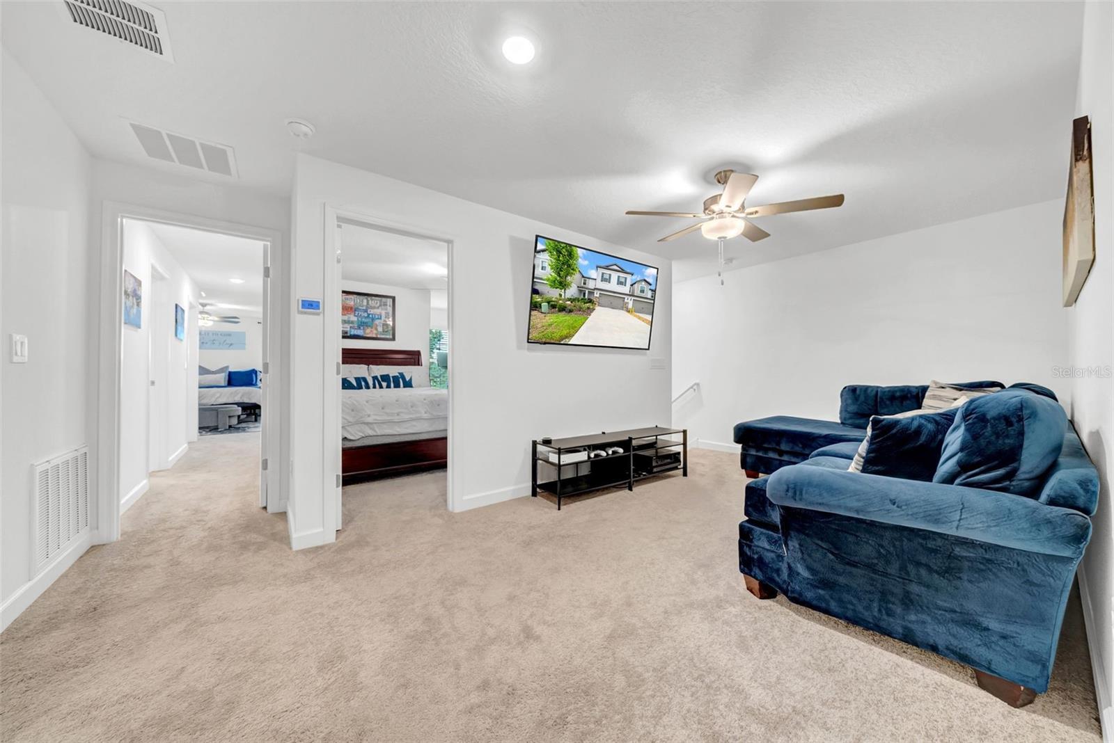 Listing photo id 23 for 3216 Bryant Park Drive