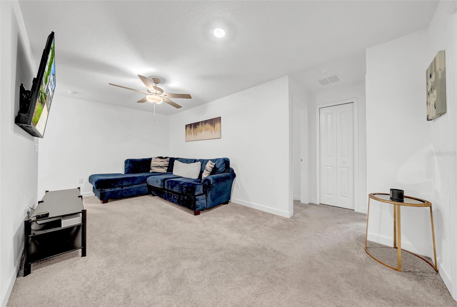 Listing photo id 24 for 3216 Bryant Park Drive