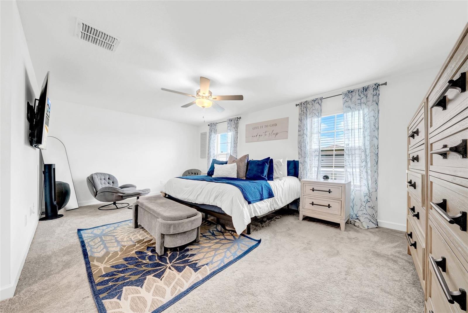 Listing photo id 25 for 3216 Bryant Park Drive
