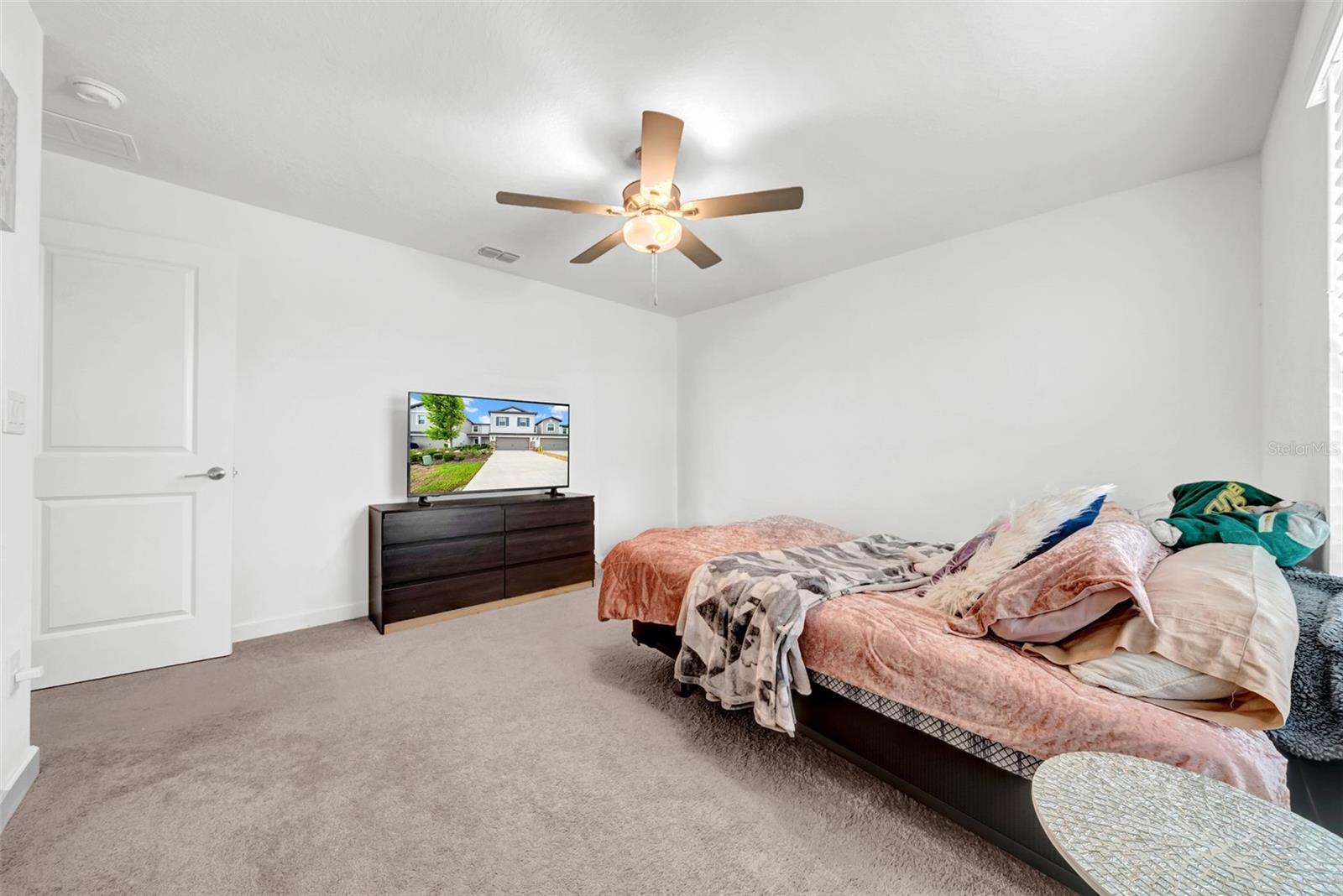 Listing photo id 32 for 3216 Bryant Park Drive