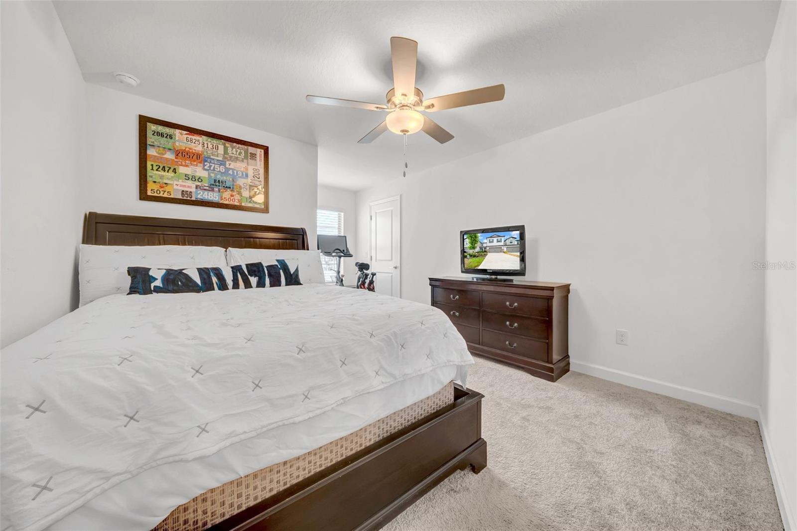 Listing photo id 33 for 3216 Bryant Park Drive