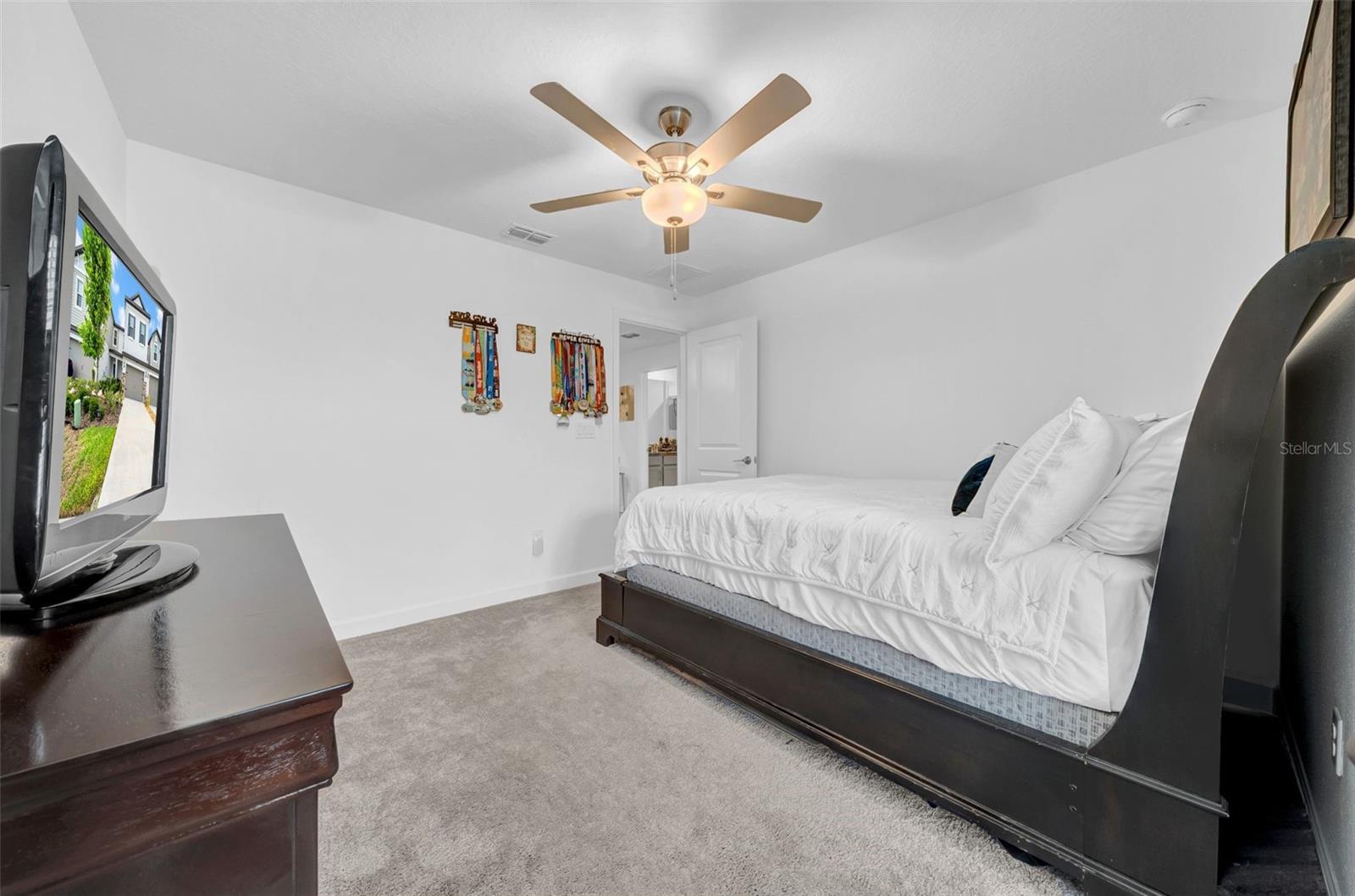 Listing photo id 34 for 3216 Bryant Park Drive