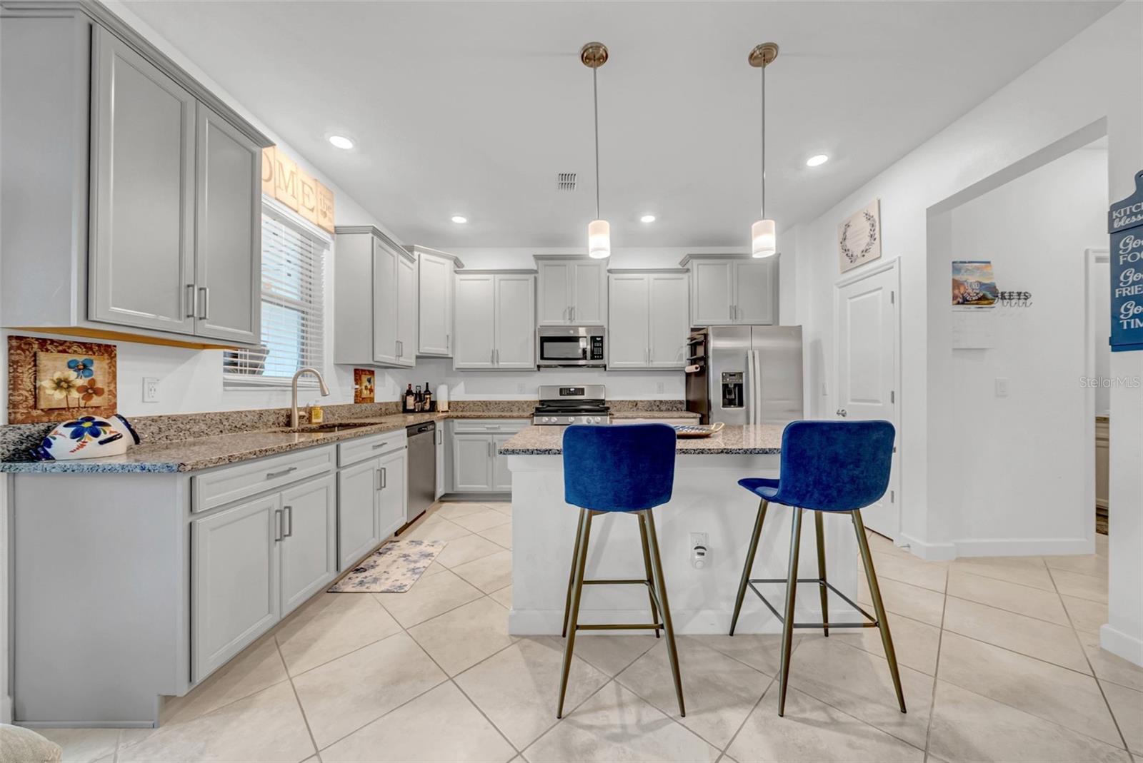 Listing photo id 2 for 3216 Bryant Park Drive