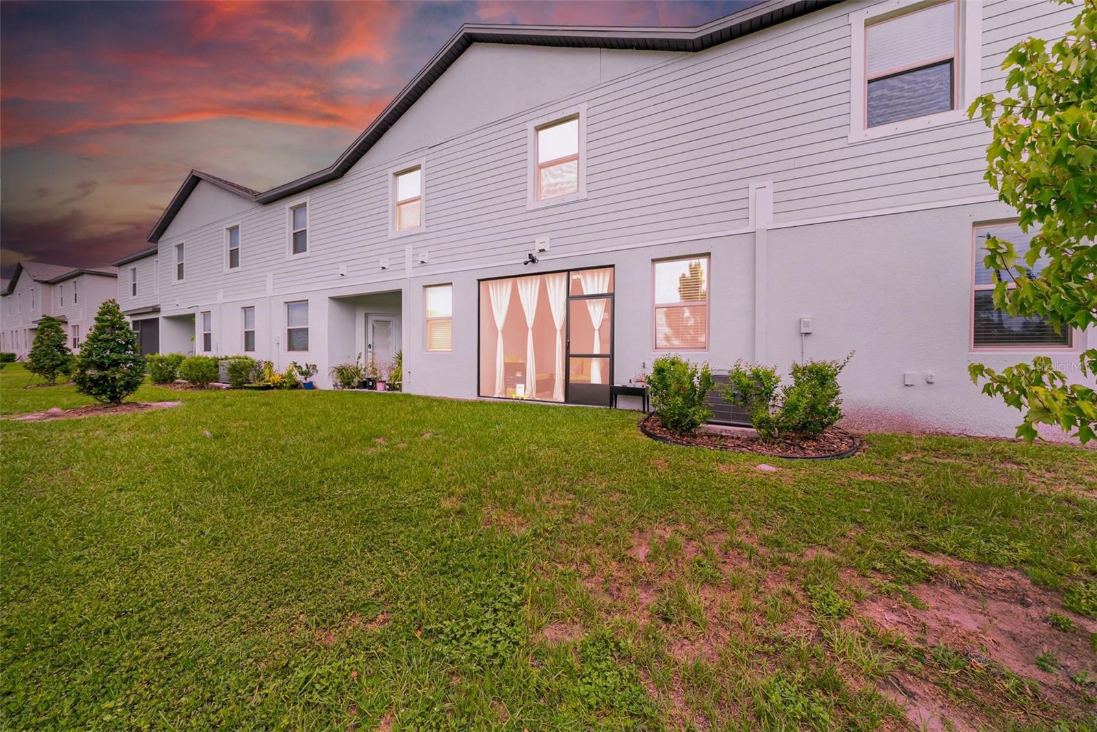Listing photo id 5 for 3216 Bryant Park Drive