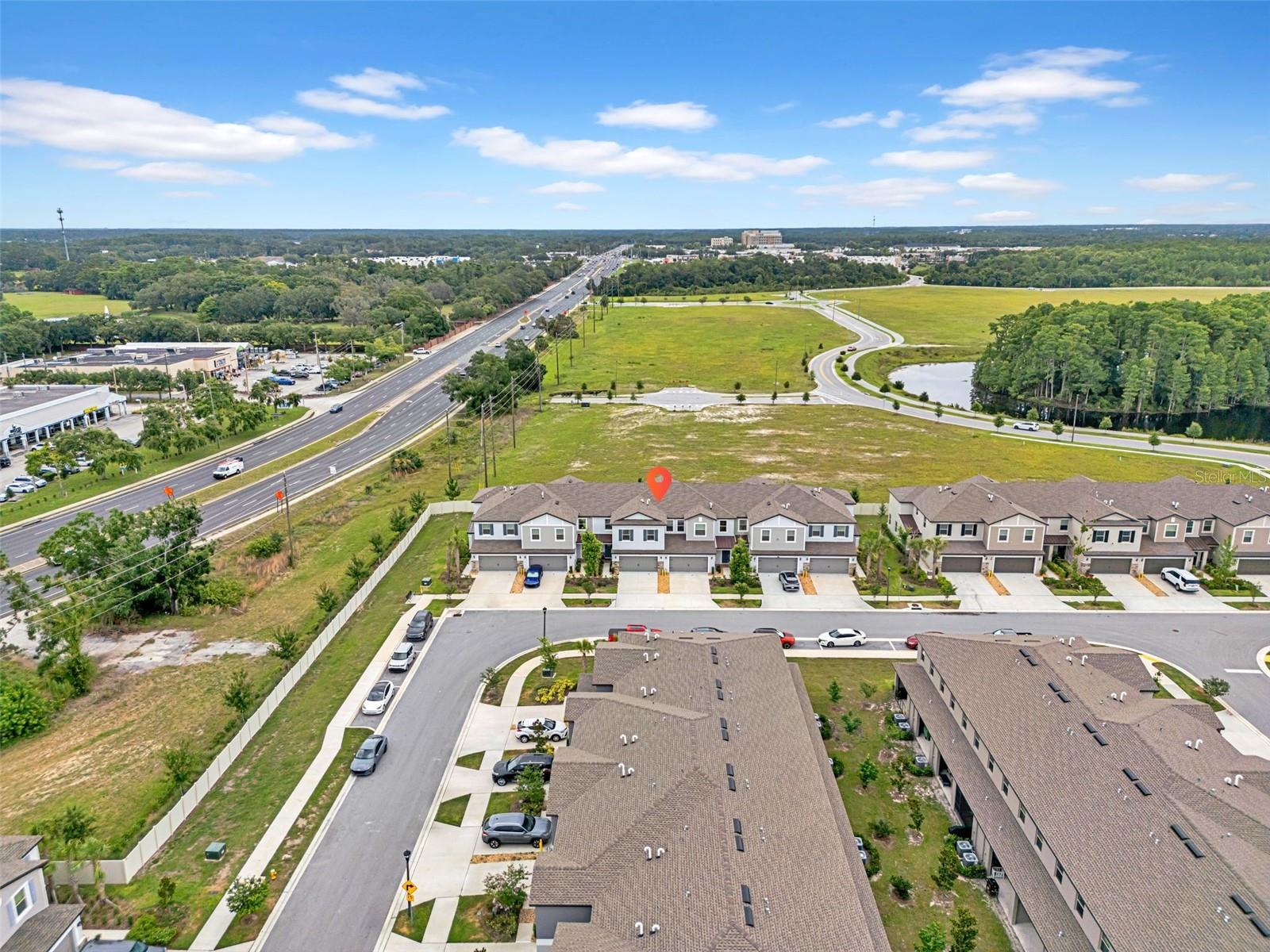 Listing photo id 6 for 3216 Bryant Park Drive