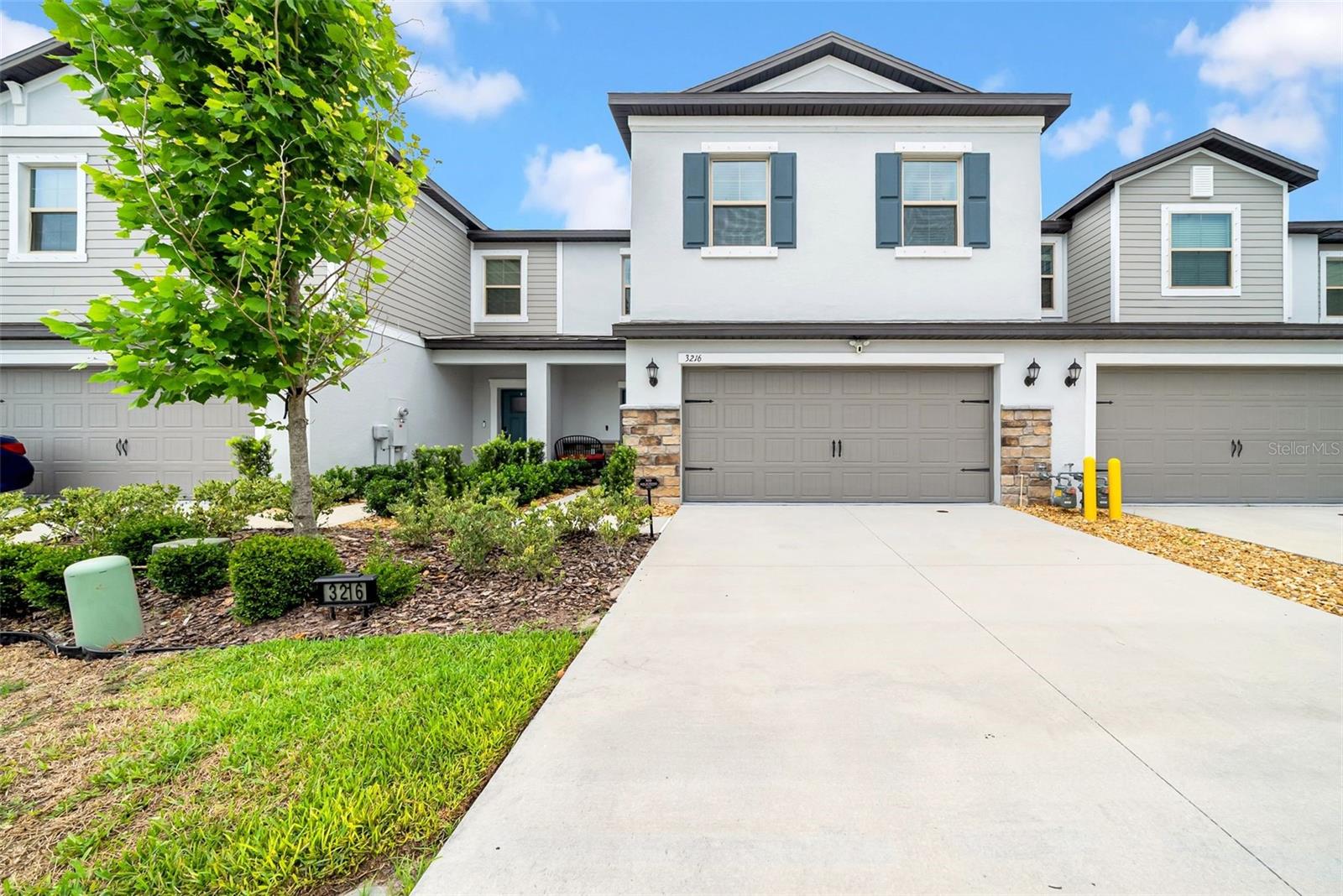 Listing photo id 7 for 3216 Bryant Park Drive