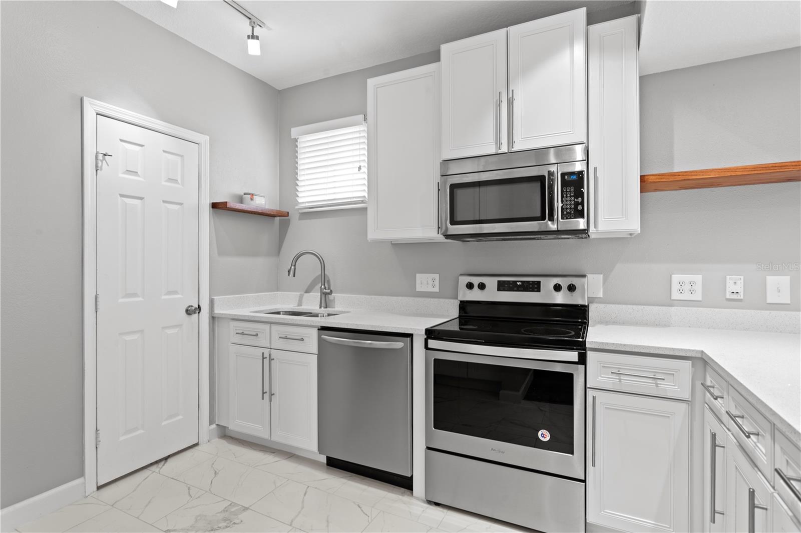 Image 10 of 32 For 501 Knights Run Avenue 5105