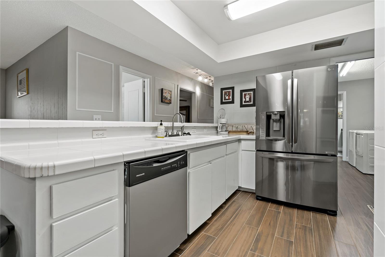 Image 11 of 29 For 107 Elm Square S