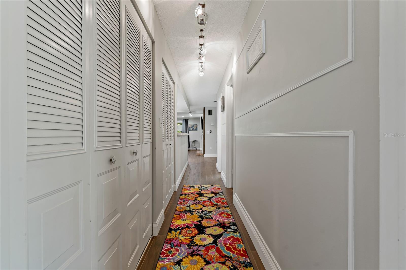 Image 14 of 29 For 107 Elm Square S