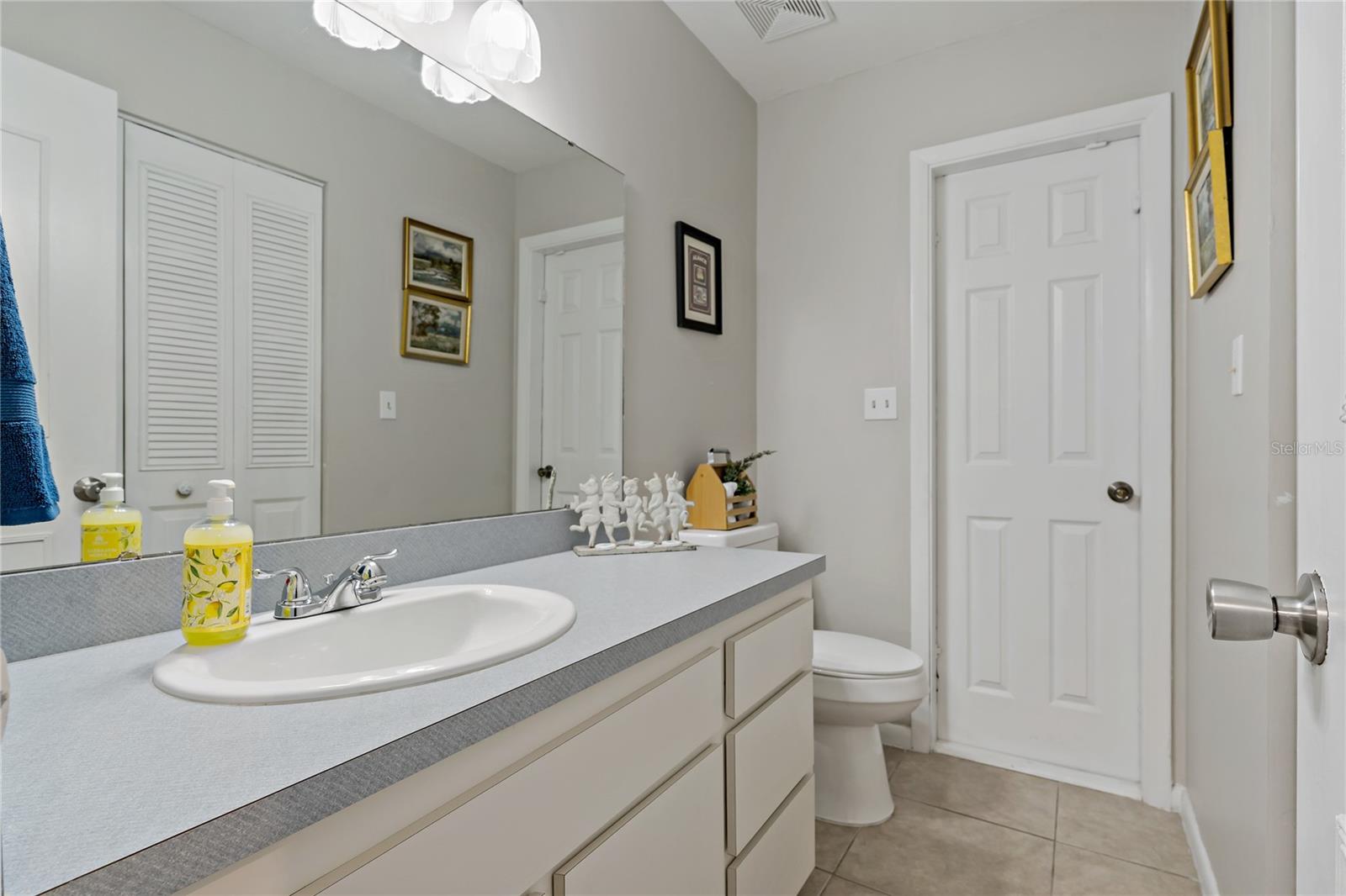 Image 20 of 29 For 107 Elm Square S