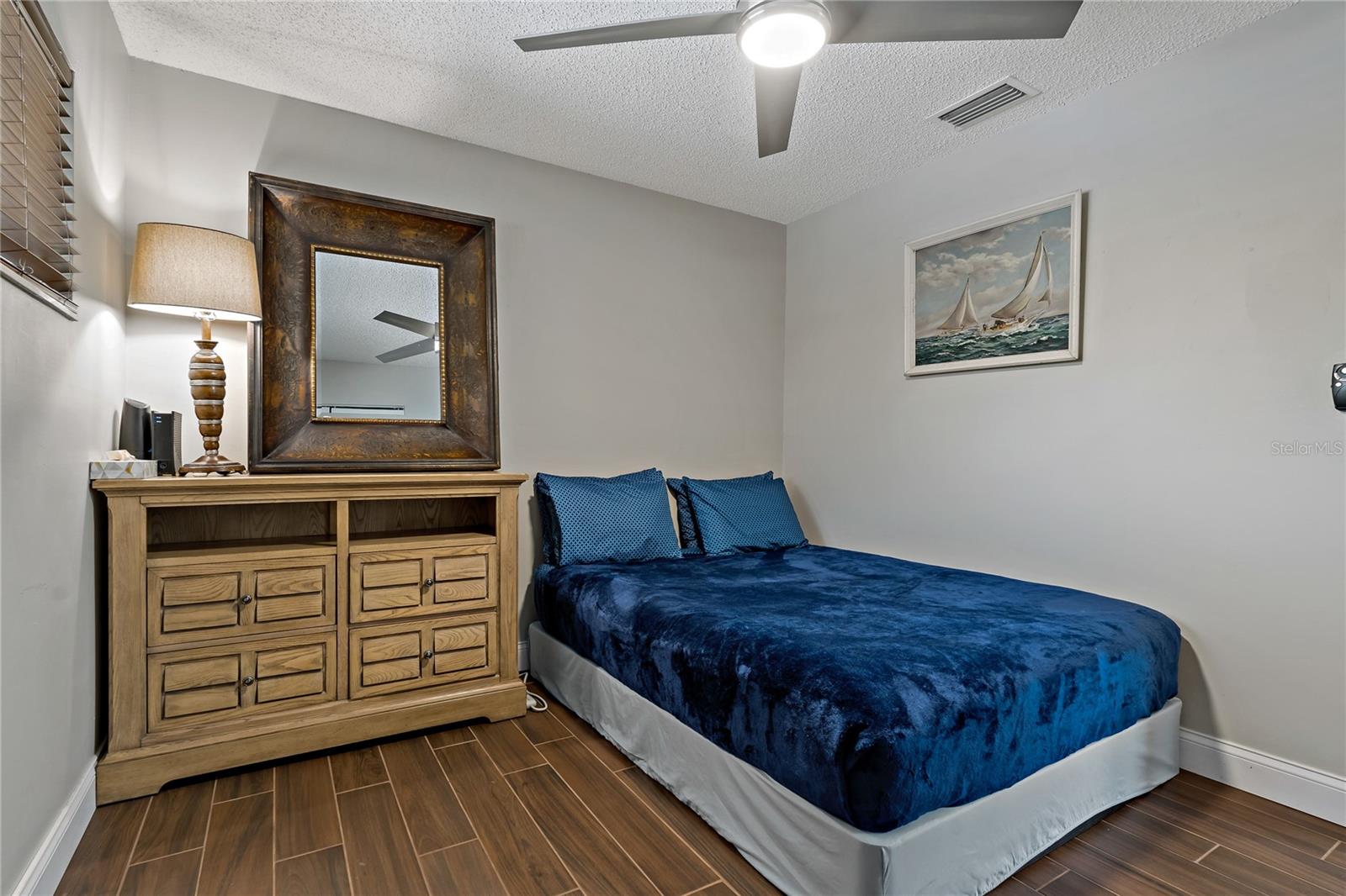 Image 22 of 29 For 107 Elm Square S