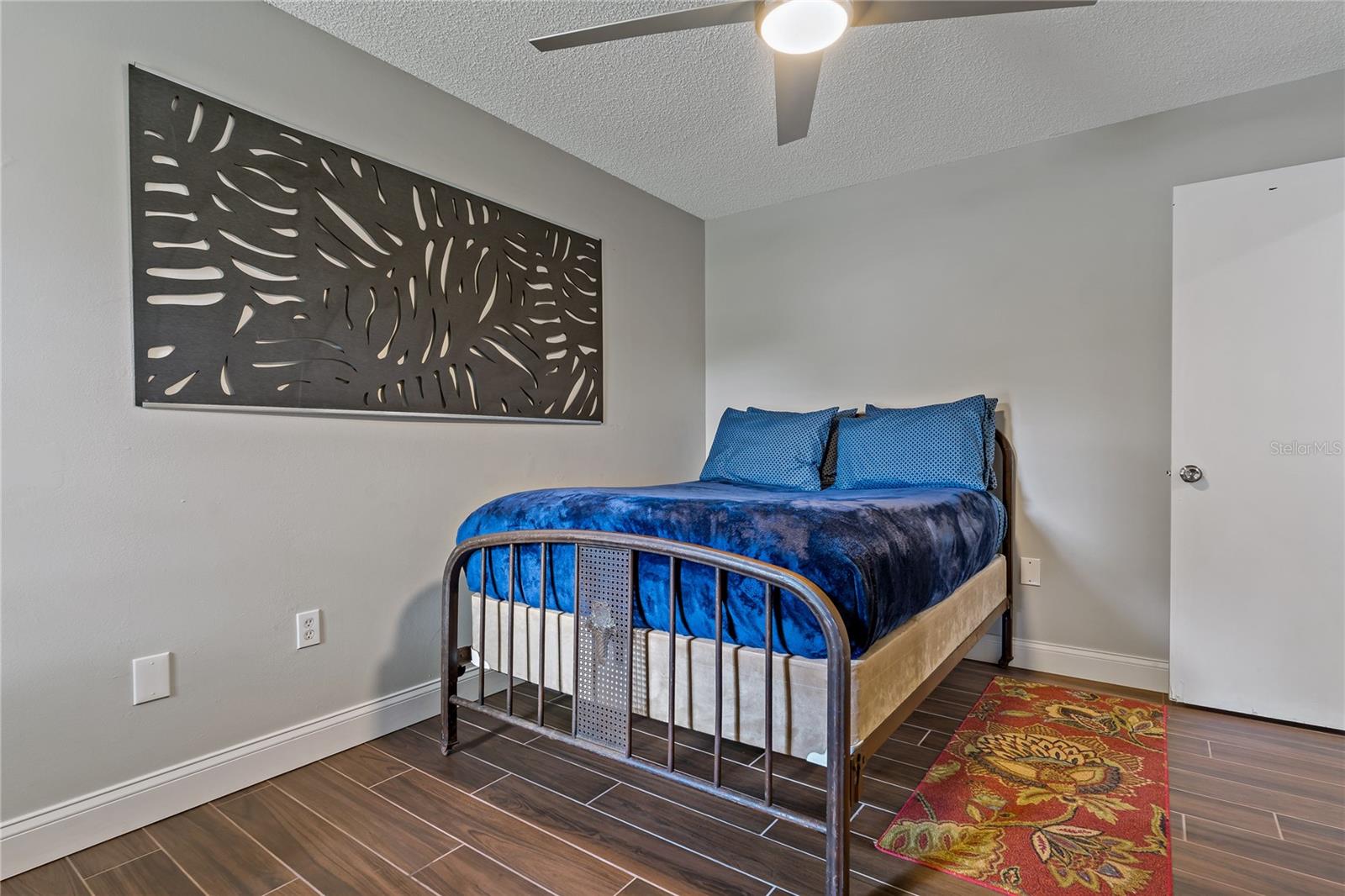 Image 24 of 29 For 107 Elm Square S
