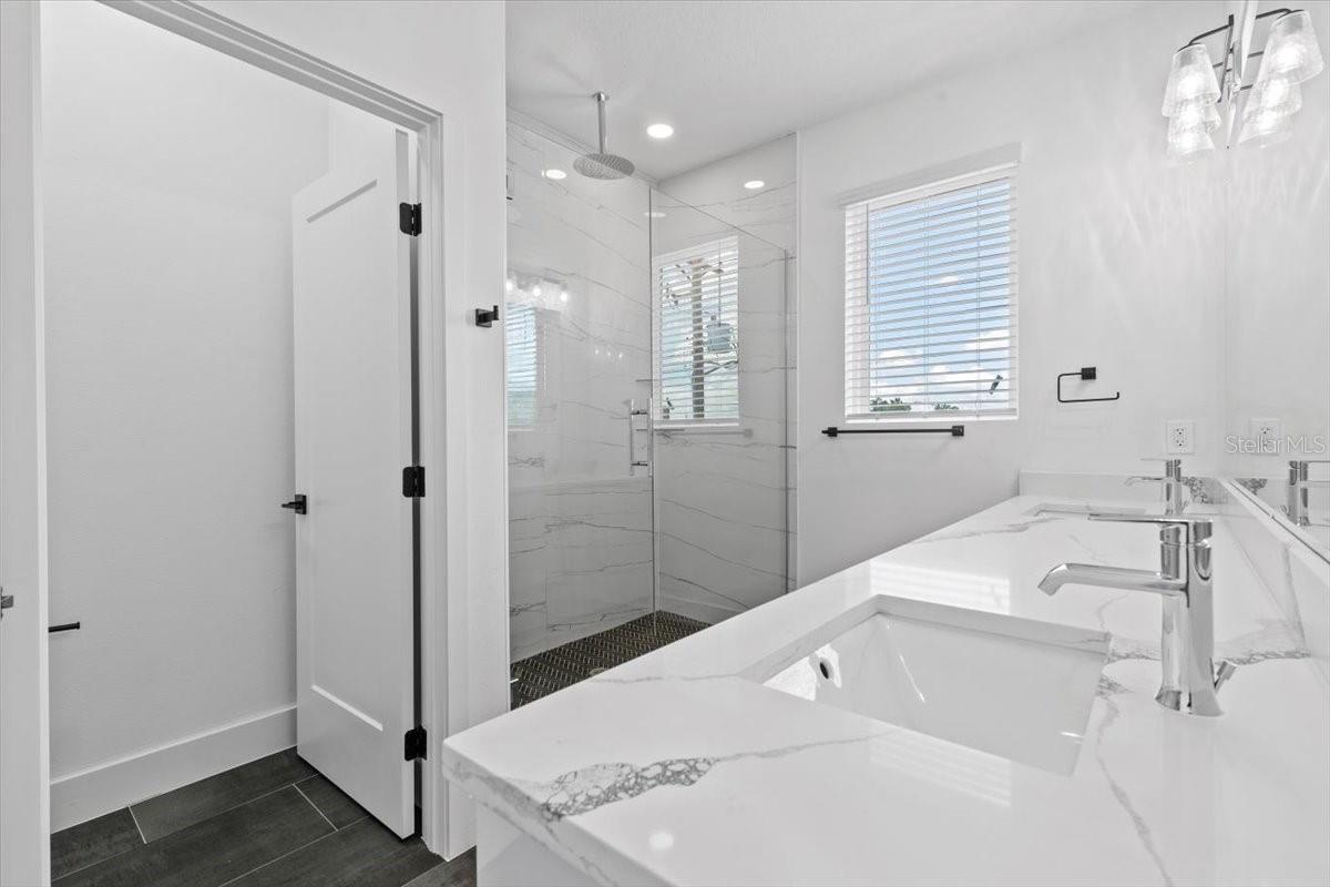 Image 17 of 23 For 2608 Columbus Drive 2