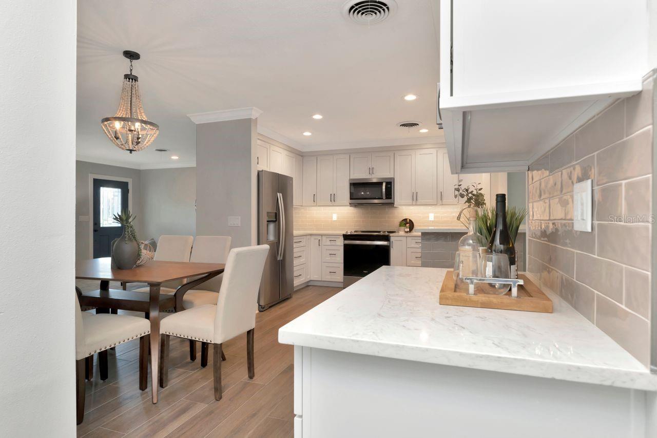 Listing photo id 10 for 111 Carlyle Drive