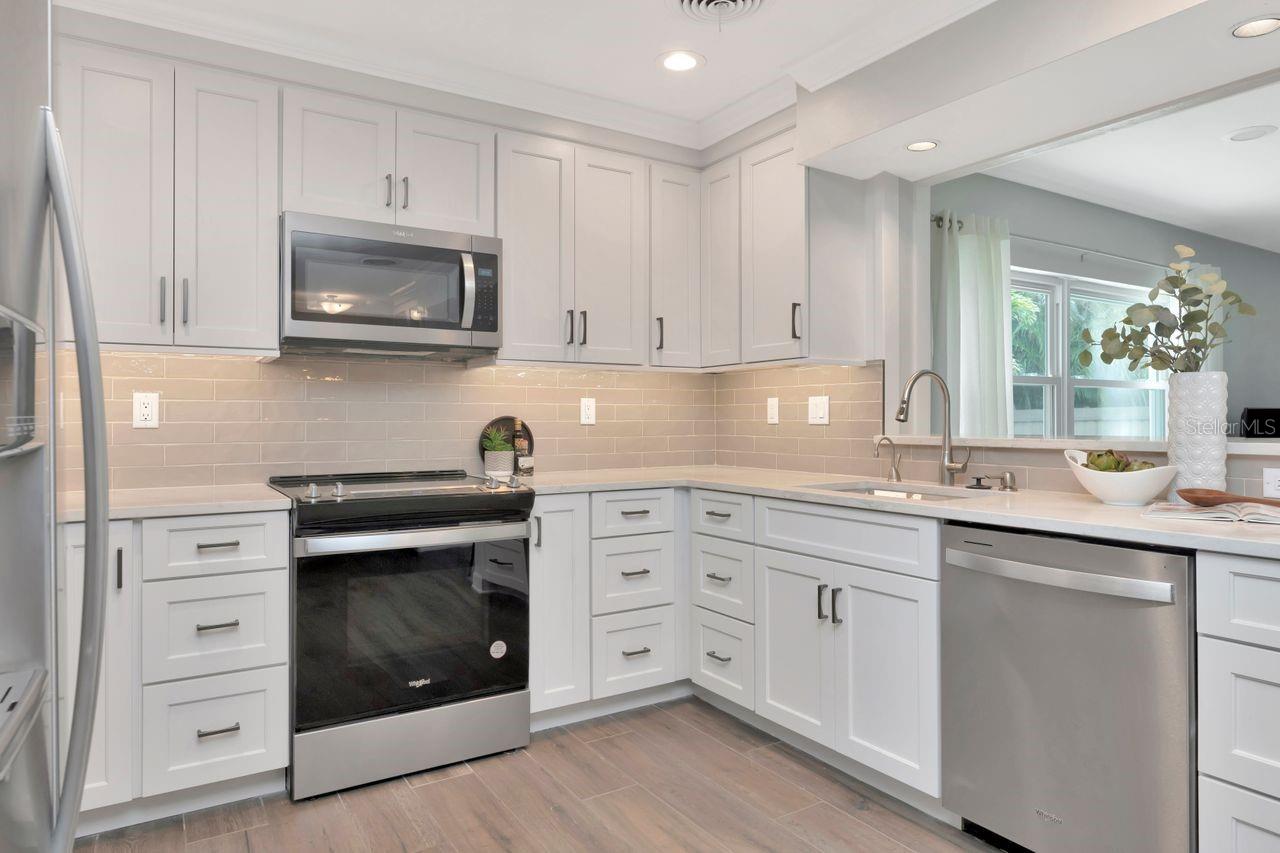 Listing photo id 12 for 111 Carlyle Drive