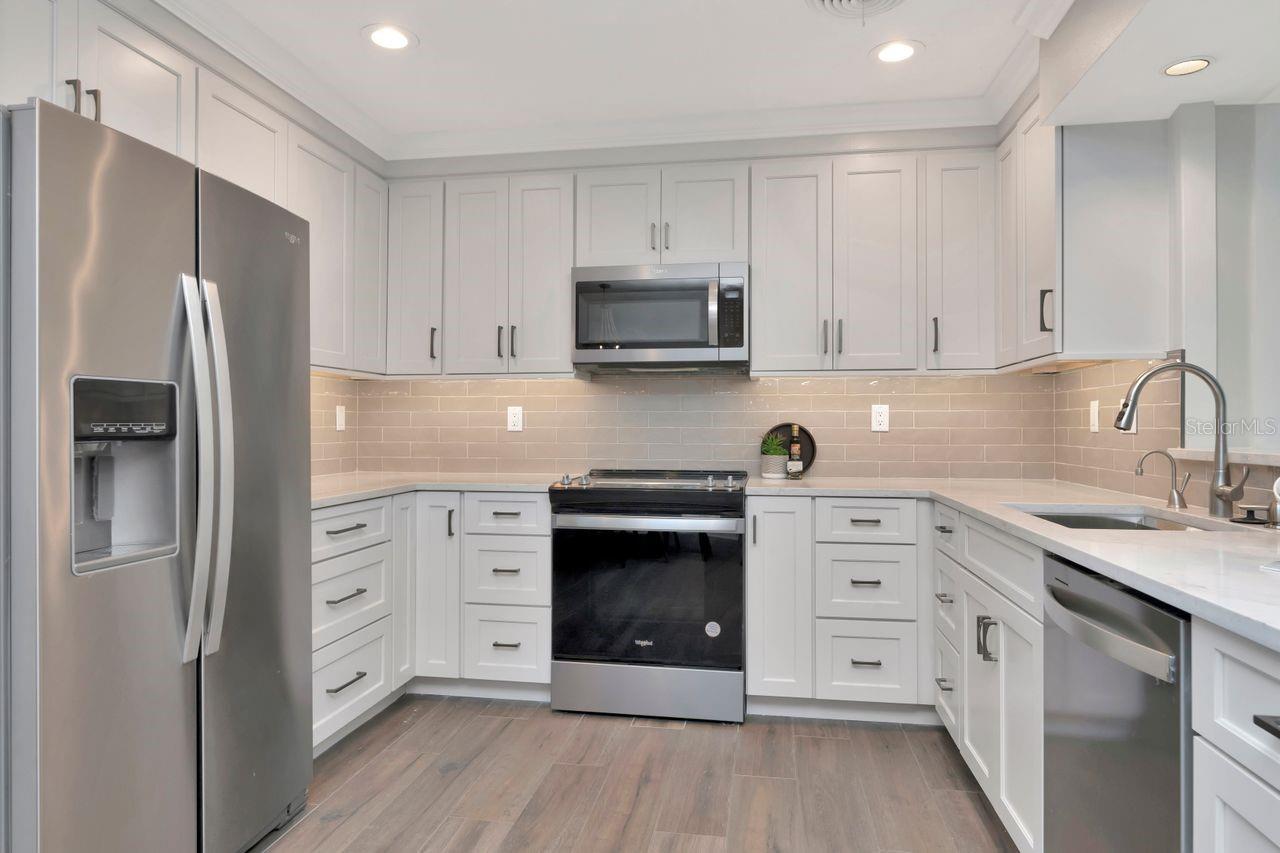Listing photo id 15 for 111 Carlyle Drive